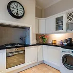 Traditional Family Home Near Earl\'S Court