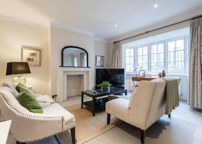 Traditional Family Home Near Earl\'S Court