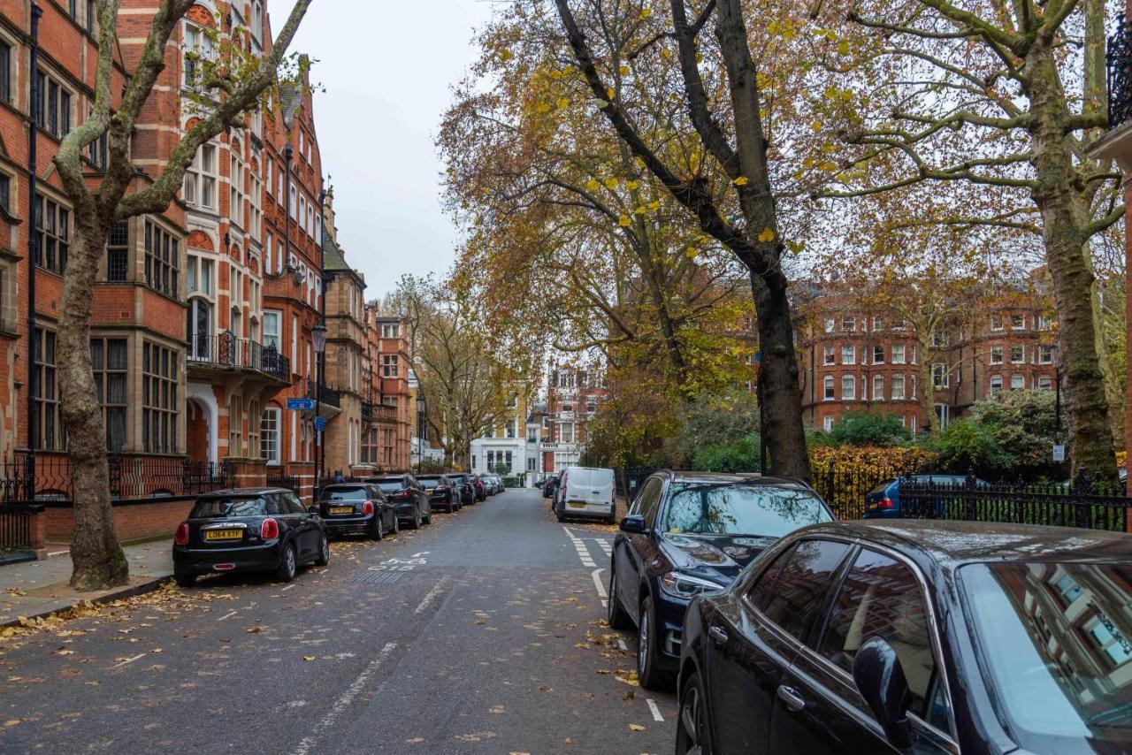 Traditional Family Near Earl's Court *
